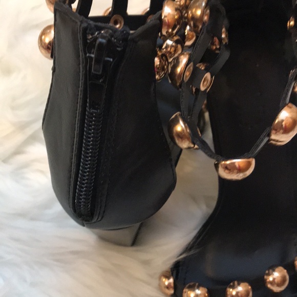 CHARLOTTE RUSSE HEELS - Picture 3 of 4